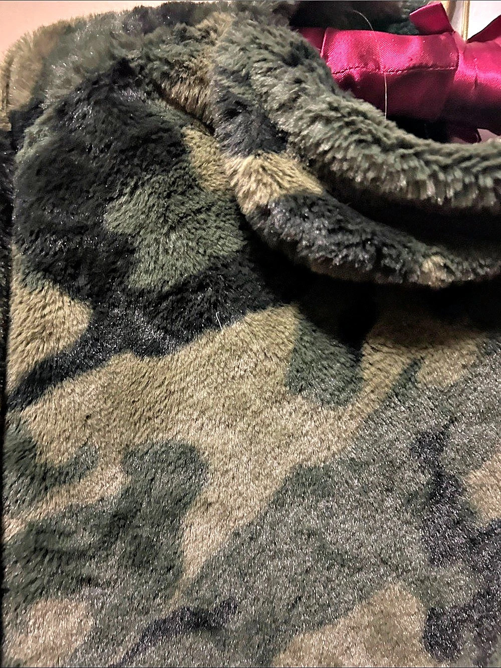 Women's Camo Faux-Fur Cape - Picture 3 of 5